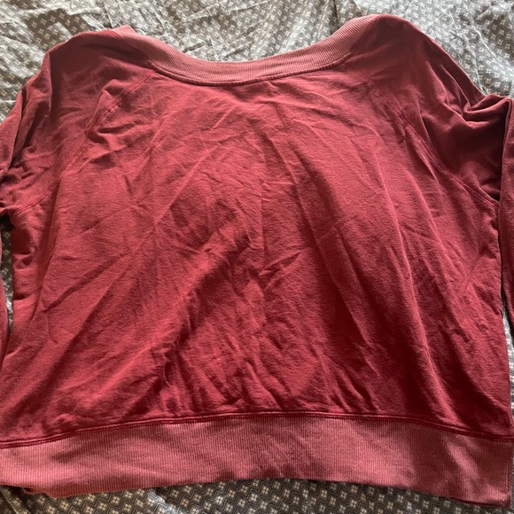 Universal Thread Women's Maroon V-Neck Sweatshirt - Picture 2 of 3